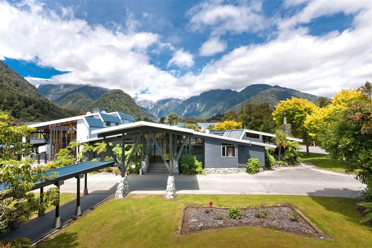 Scenic Hotel Franz Josef Glacier Bagian luar foto